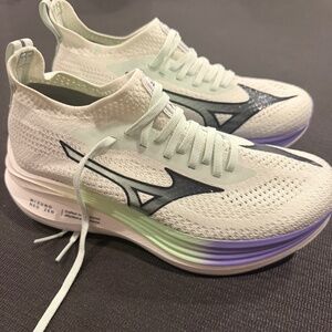 Mizuno Neo Zen women's running shoe size 8.5 hint of mint india ink